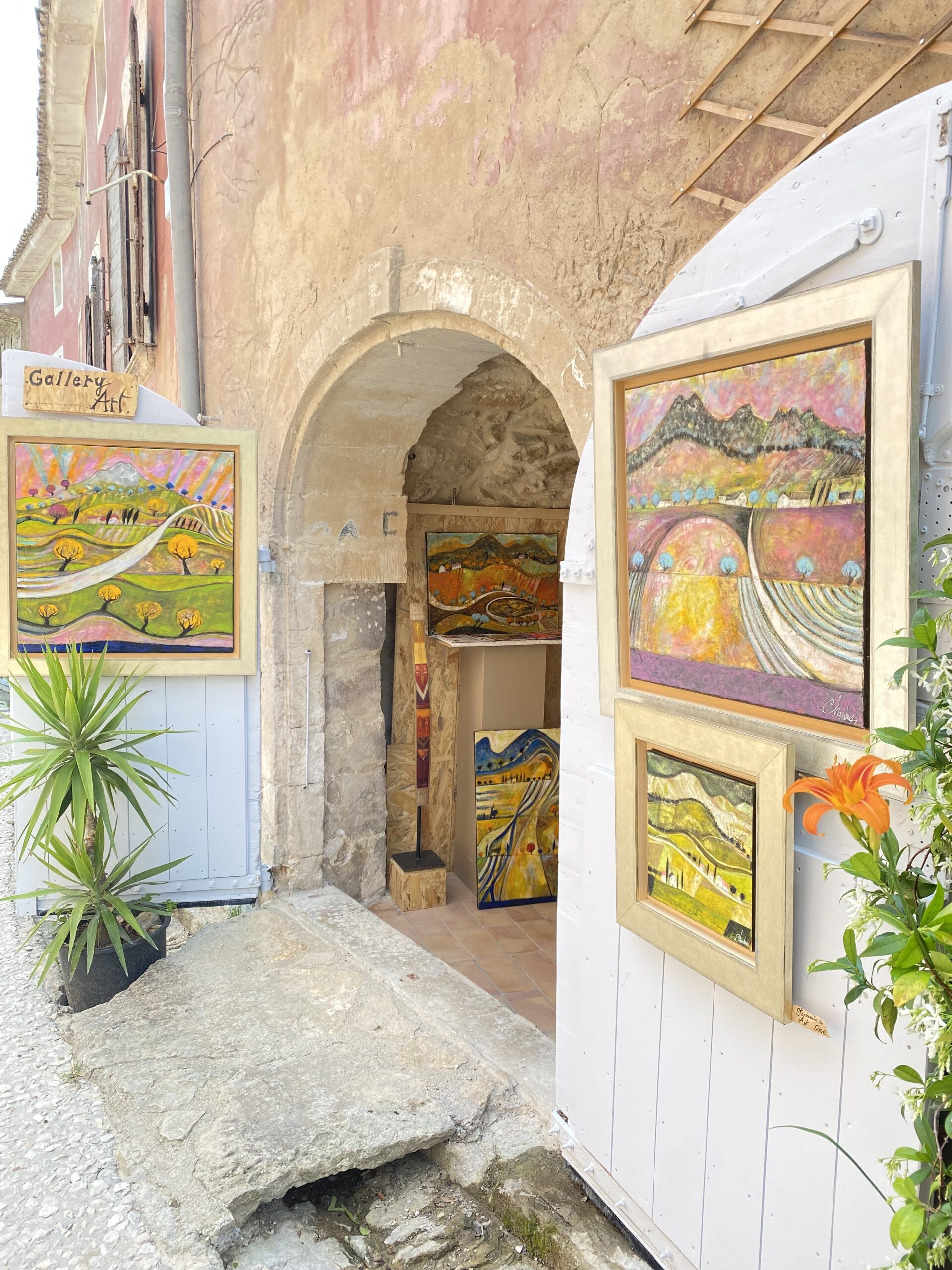 expositions de peintures à La Méridienne Oppède Espace dédié aux exposition d'artistes et artisans hand made et home made