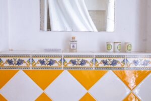 Maison à louer en Provence à Gordes, Roussillon, Saint Saturnin les Apt, Oppède, belle décoration, salle de bains et carreaux de provence